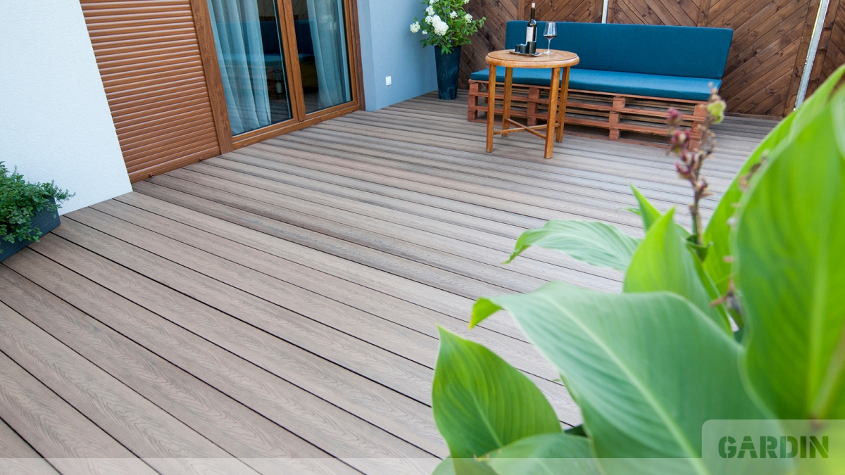 Naturalny i nowoczesny taras kompozytowy