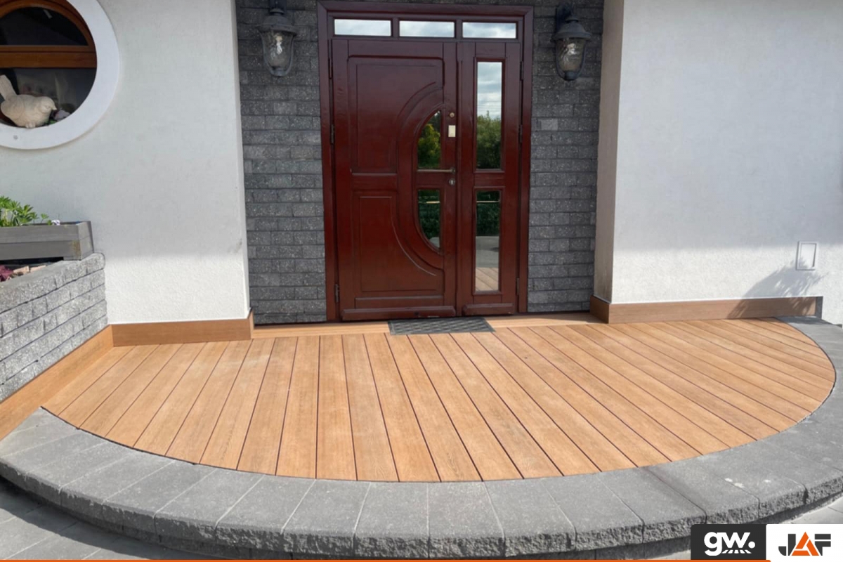 Młode małżeństwo i taras na lata z Gardin Deco X Amber