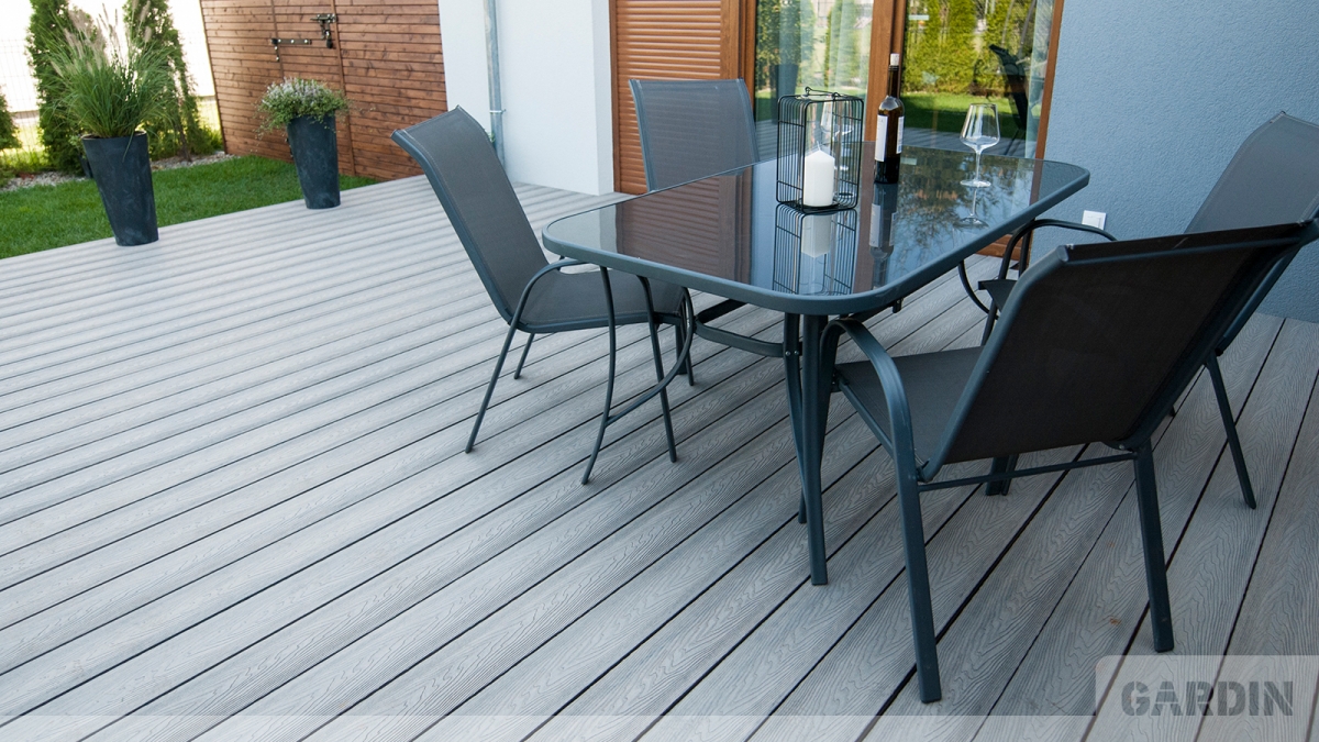 Naturalny i nowoczesny taras kompozytowy