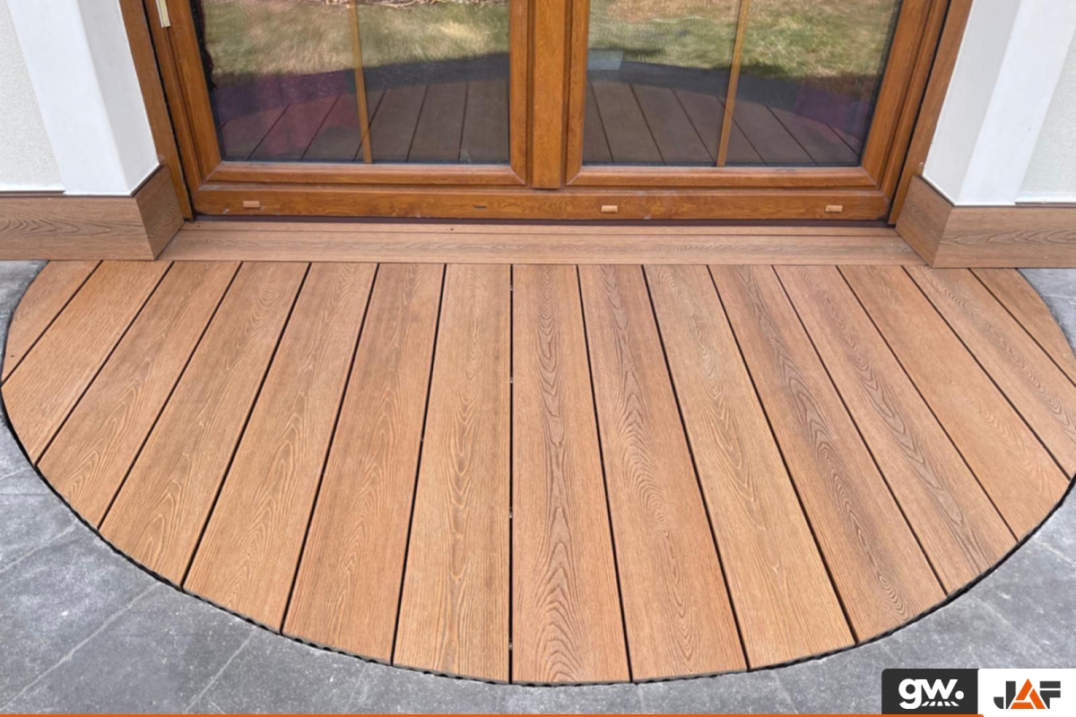 Młode małżeństwo i taras na lata z Gardin Deco X Amber